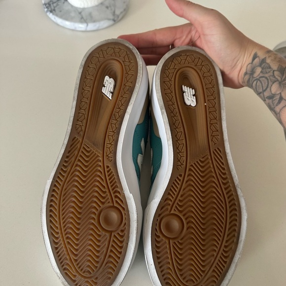 Women’s new balance sneakers size US 6 - Picture 3 of 4